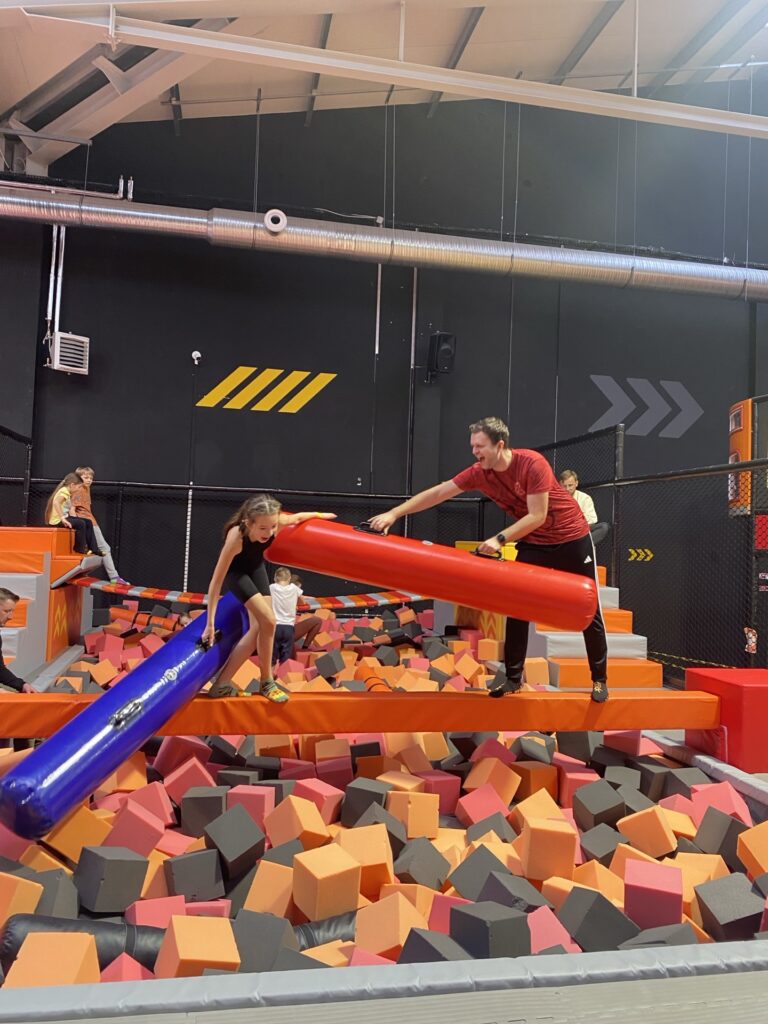 Dzieci w FlyPark Nowy Targ podczas półkolonii zimowych